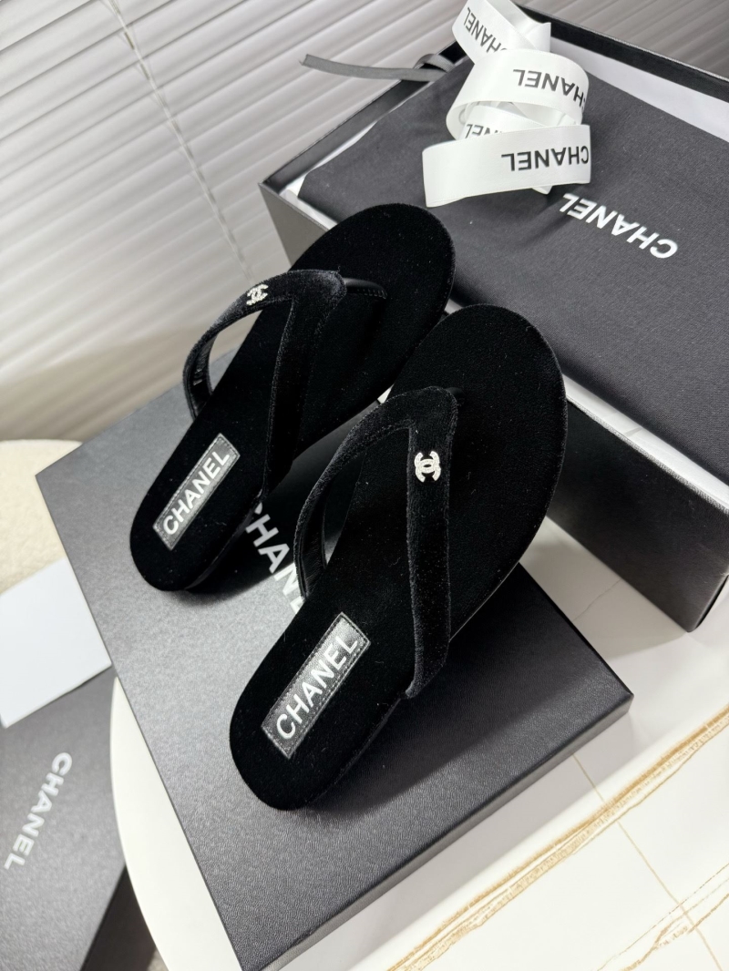 Ch**el slippers